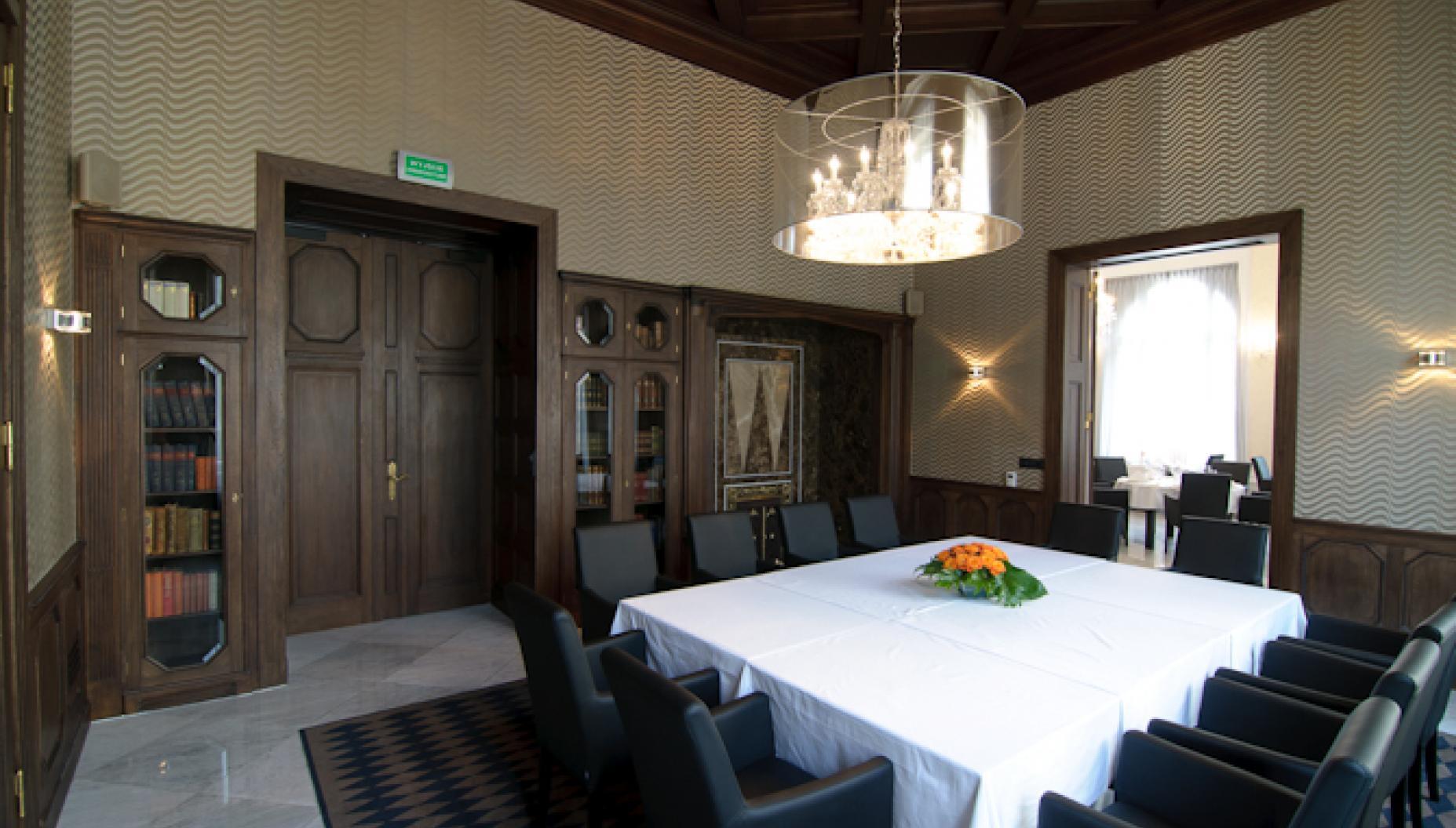 Platinum Palace Boutique Hotel & Spa Βρότσλαβ Εξωτερικό φωτογραφία The boardroom of the Royal Society