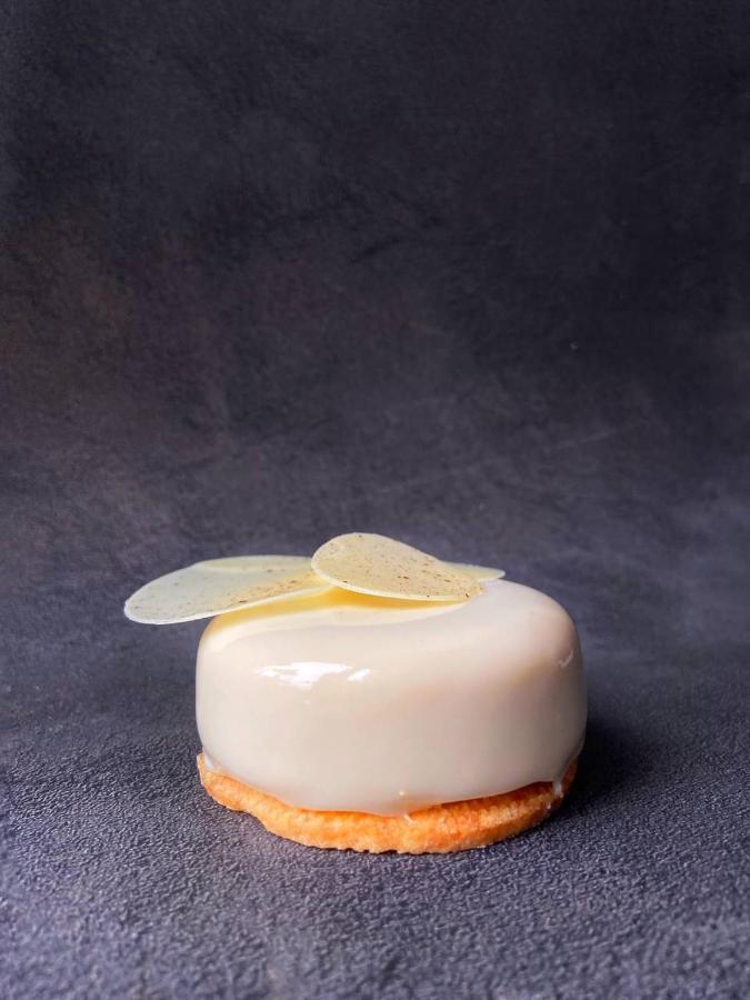 Platinum Palace Boutique Hotel & Spa Βρότσλαβ Εξωτερικό φωτογραφία A lemon tart