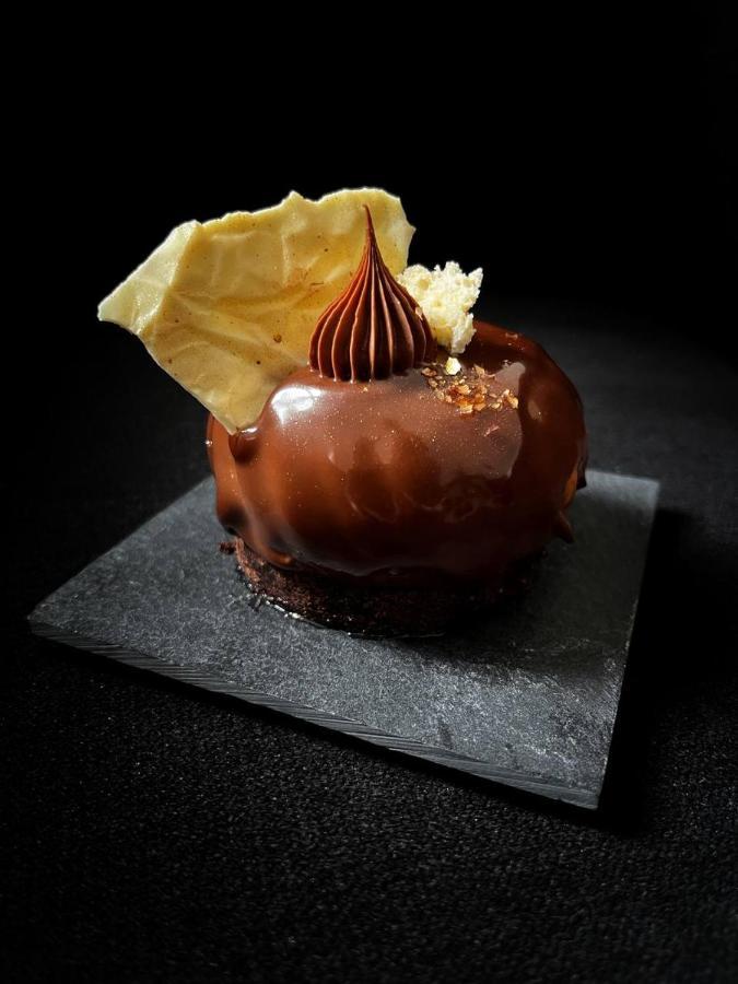 Platinum Palace Boutique Hotel & Spa Βρότσλαβ Εξωτερικό φωτογραφία A chocolate dessert