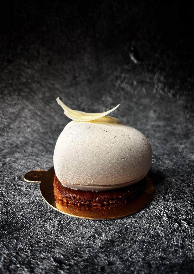 Platinum Palace Boutique Hotel & Spa Βρότσλαβ Εξωτερικό φωτογραφία A dome dessert