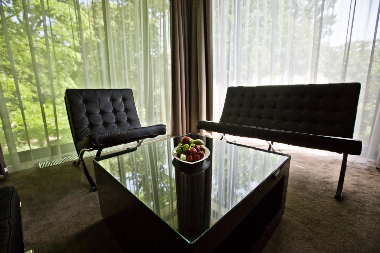 Platinum Palace Boutique Hotel & Spa Βρότσλαβ Εξωτερικό φωτογραφία Interior of a suite at the hotel