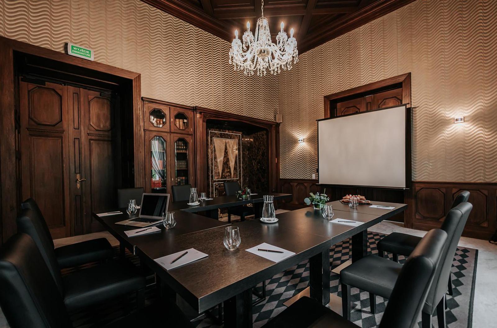 Platinum Palace Boutique Hotel & Spa Βρότσλαβ Εξωτερικό φωτογραφία The boardroom at the hotel