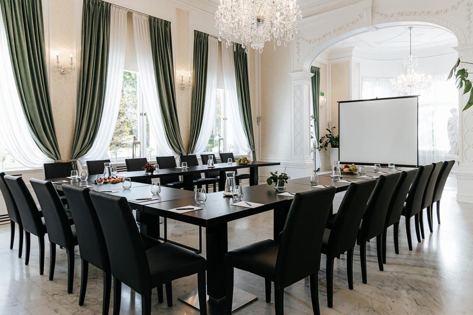 Platinum Palace Boutique Hotel & Spa Βρότσλαβ Εξωτερικό φωτογραφία The interior of the conference room