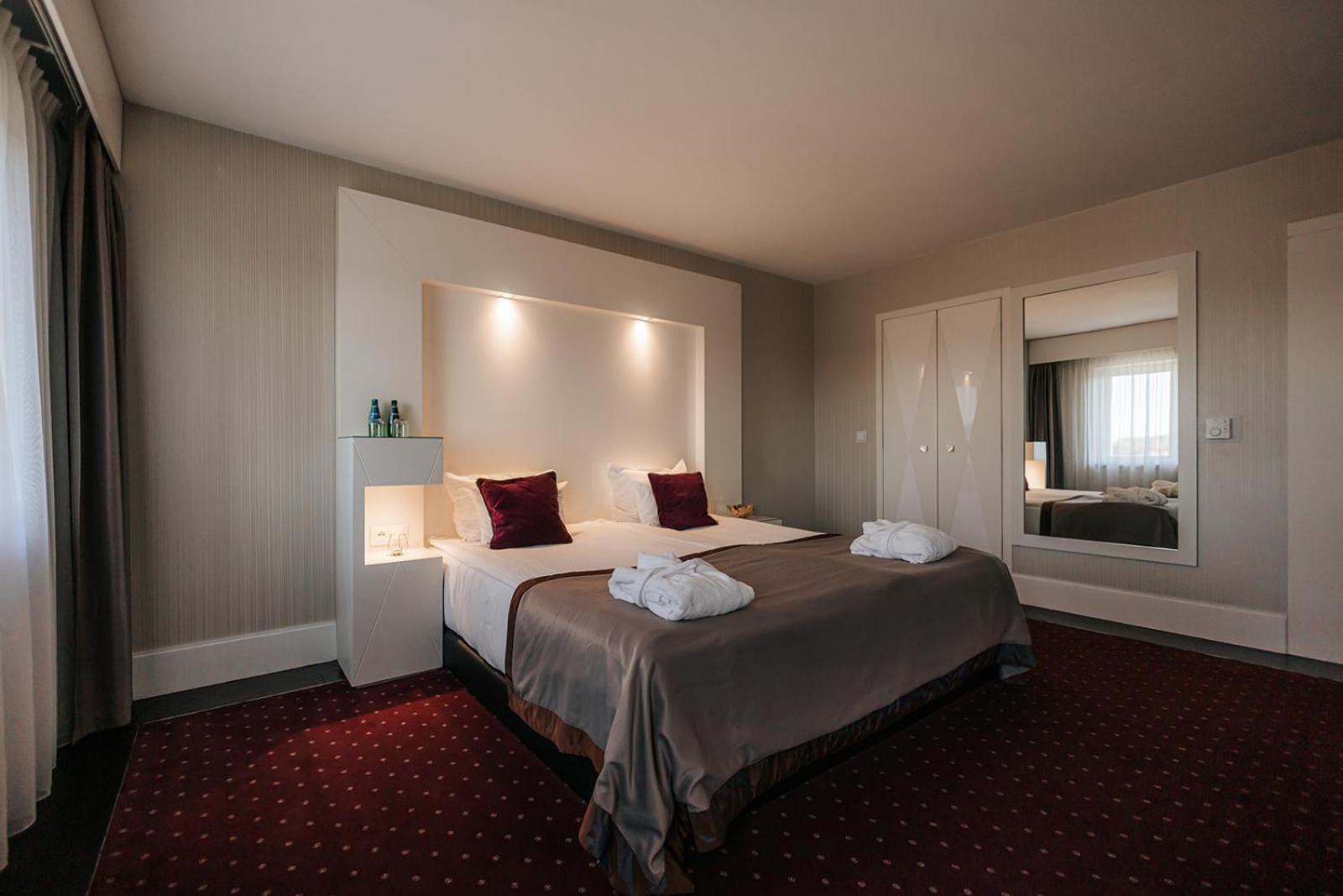 Platinum Palace Boutique Hotel & Spa Βρότσλαβ Εξωτερικό φωτογραφία A room at the hotel
