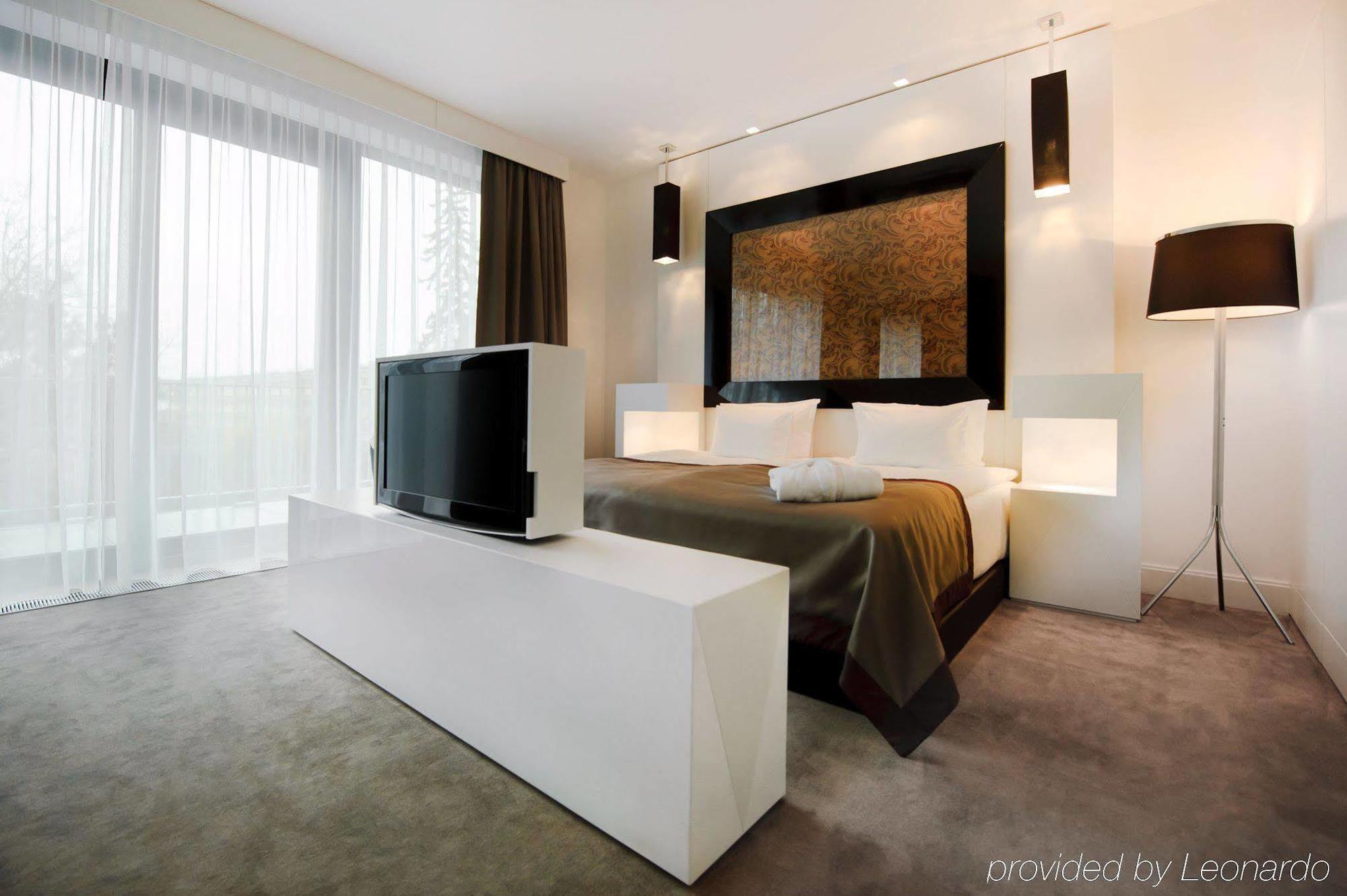 Platinum Palace Boutique Hotel & Spa Βρότσλαβ Δωμάτιο φωτογραφία A bedroom
