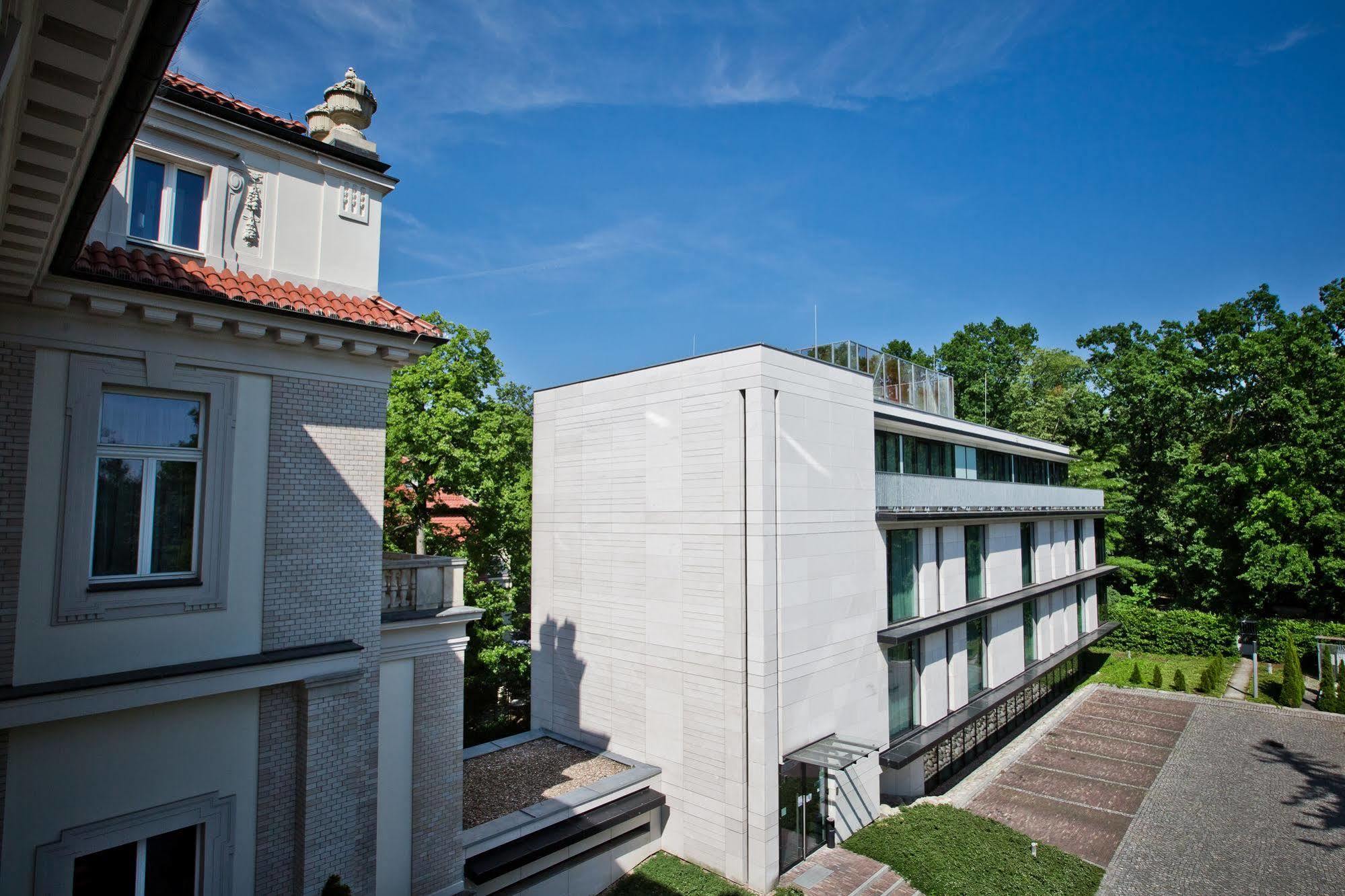 Platinum Palace Boutique Hotel & Spa Βρότσλαβ Εξωτερικό φωτογραφία The new building of the Institute of Physics
