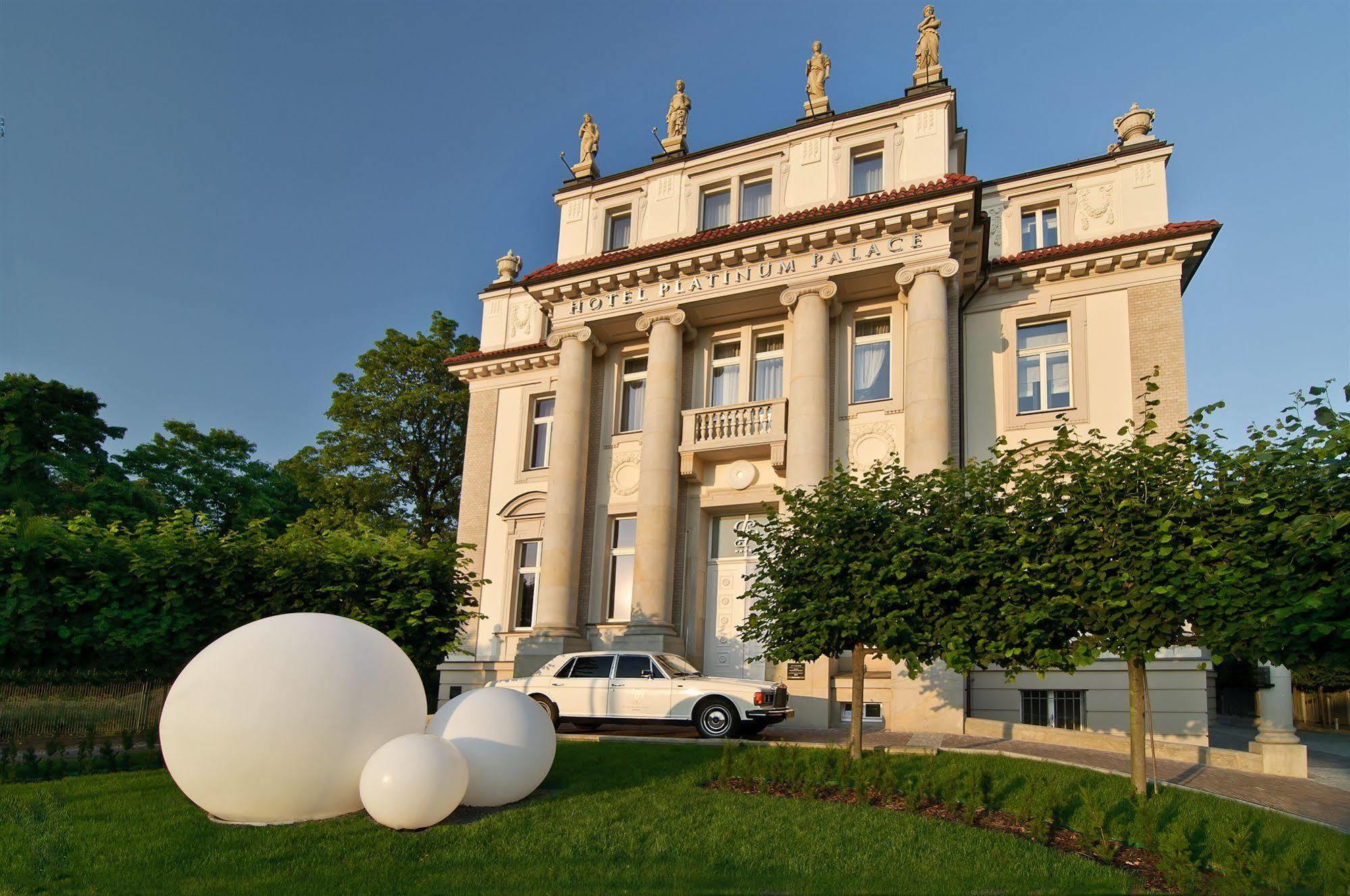 Platinum Palace Boutique Hotel & Spa Βρότσλαβ Εξωτερικό φωτογραφία The main building of the Academy