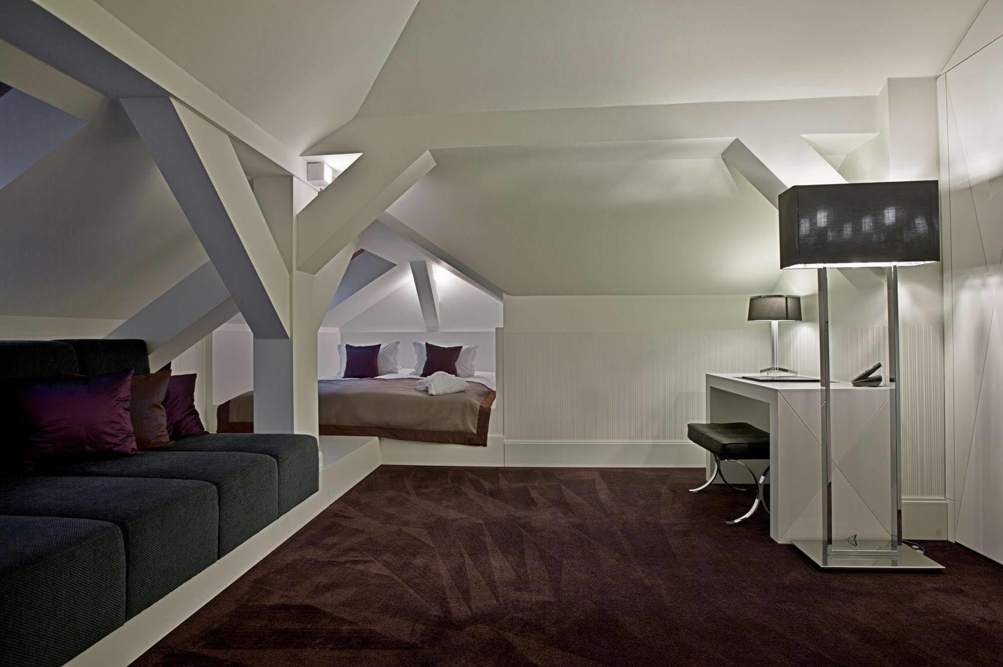 Platinum Palace Boutique Hotel & Spa Βρότσλαβ Δωμάτιο φωτογραφία A suite at the hotel